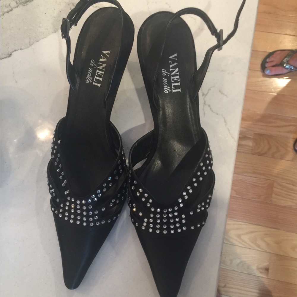 Kitten heel black shoes